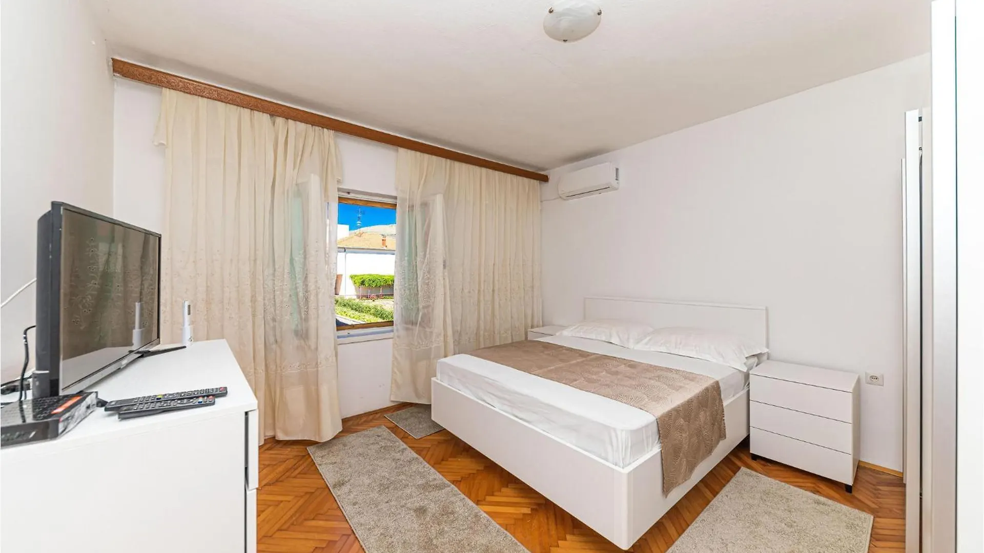 Beautiful Apartment In Trogir With Kitchen
