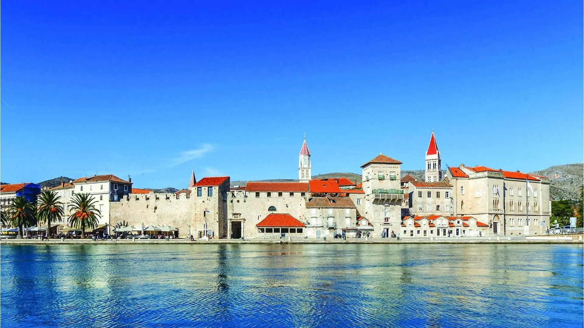 Beautiful Apartment In Trogir With Kitchen 0*,
