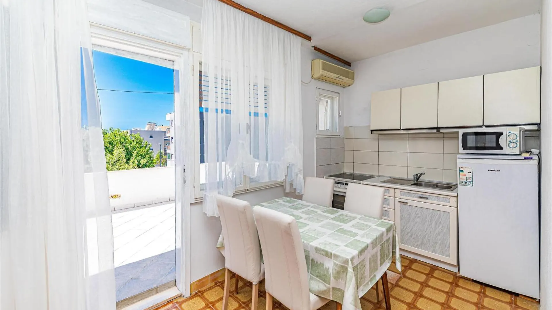 Beautiful Apartment In Trogir With Kitchen